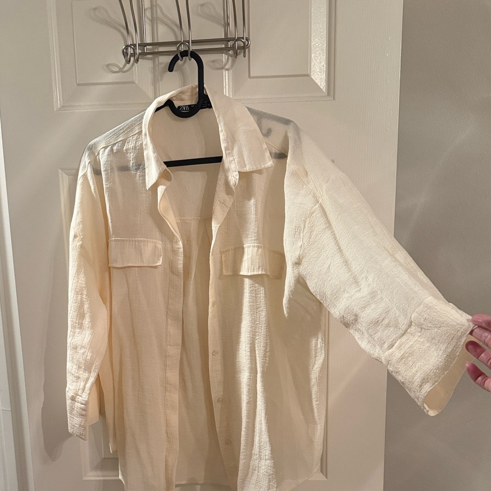Zara Women’s Lightweight Cream Button Down Shirt